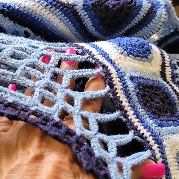 International ExtraTouch Sportswear Co, Crochet sweater.  One size Blue & white - Picture 3 of 7